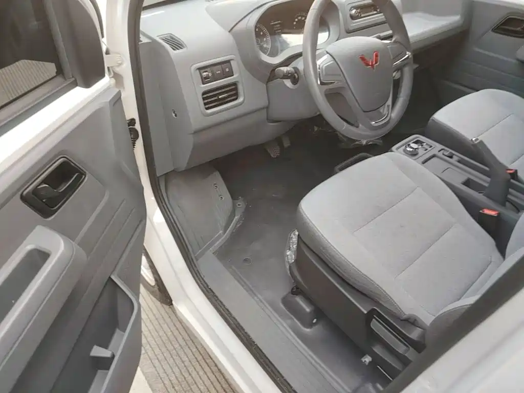 Wuling Yangguang — миниатюра 16