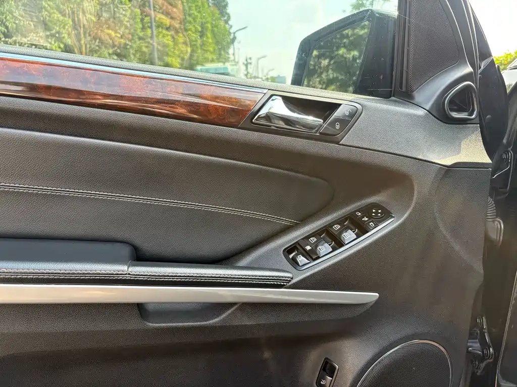 Mercedes-Benz GL-Class — миниатюра 11
