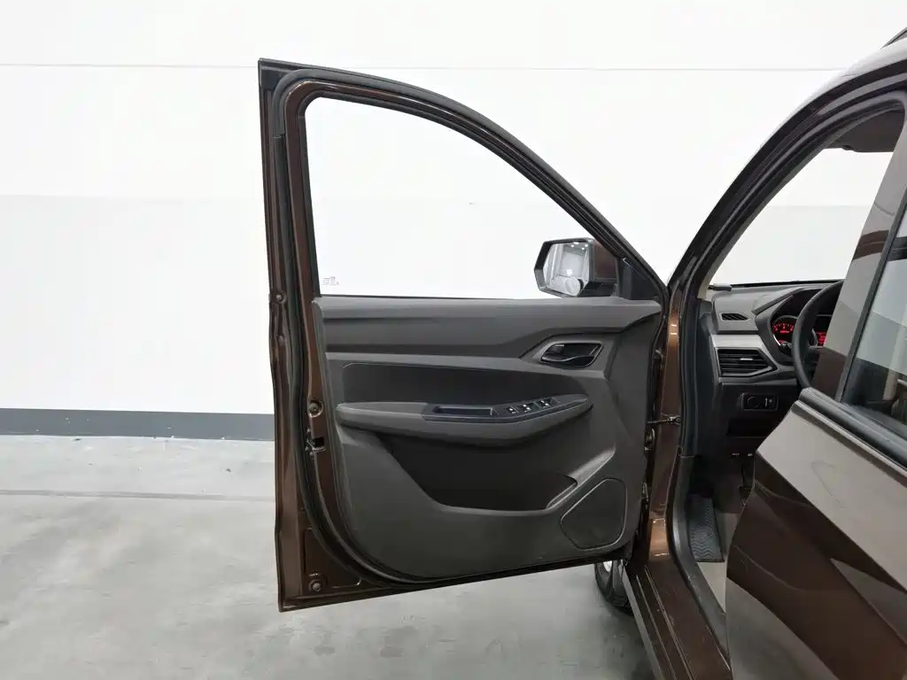 Wuling Hongguang — миниатюра 8