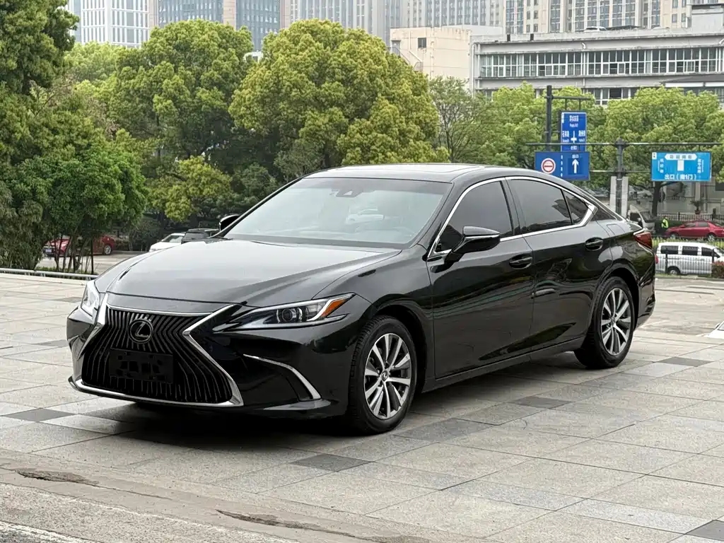 Lexus ES 2019