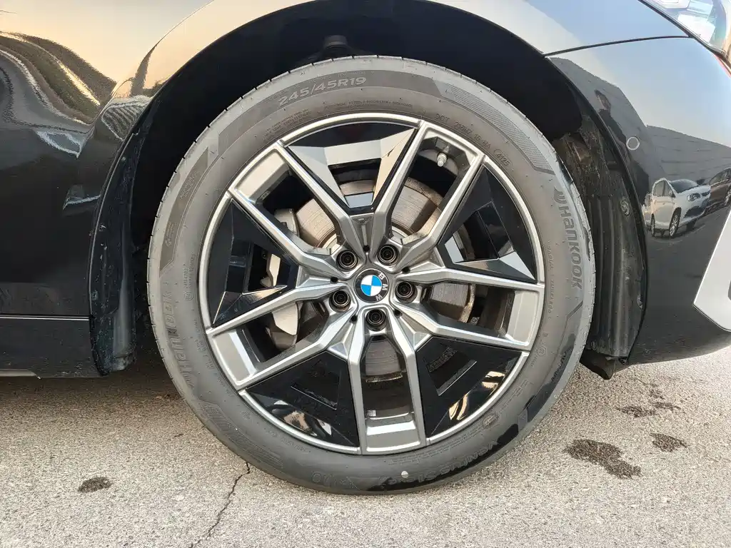 BMW 5 Series — миниатюра 16