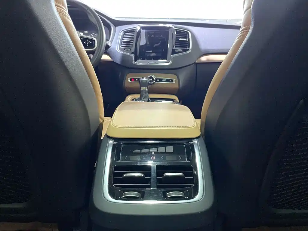 Volvo XC90 2018 T6 7 мест