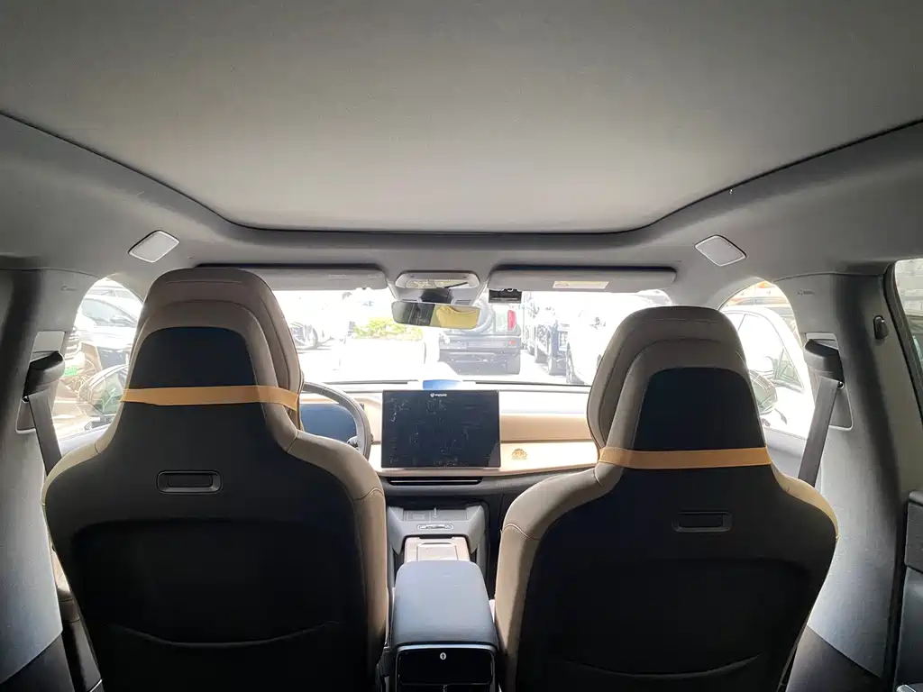 Volvo XC70 PHEV — миниатюра 13