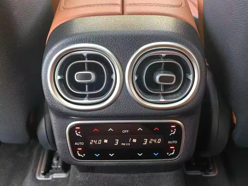 Mercedes-Benz GLC — миниатюра 10