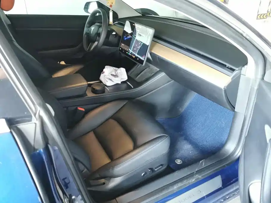Tesla Model 3 — миниатюра 8