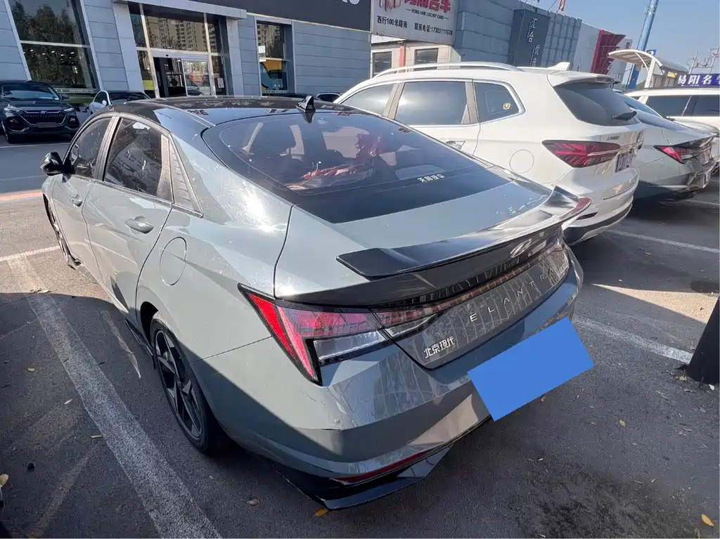 Hyundai Elantra — миниатюра 10
