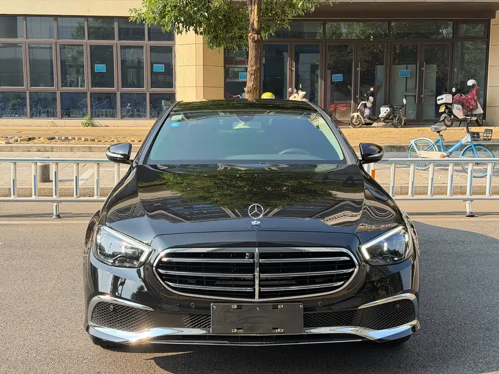 Mercedes-Benz E-Class — миниатюра 2