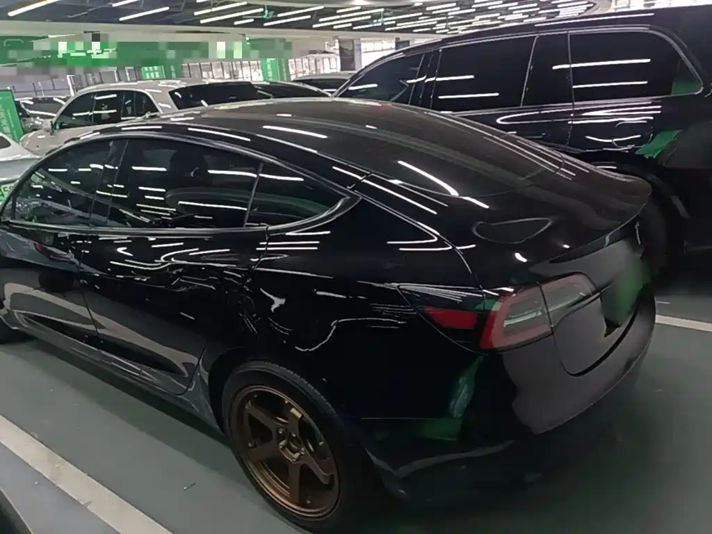 Tesla Model 3 — миниатюра 5