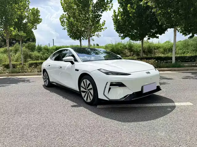 2024 Geely Galaxy E8