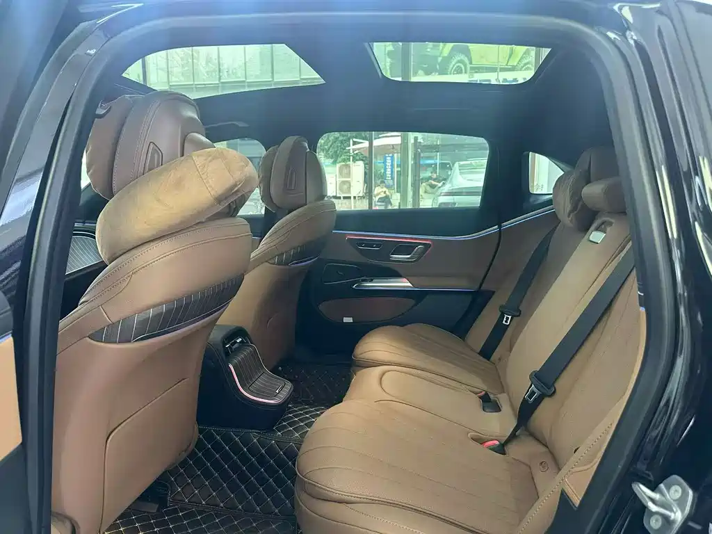 Mercedes-Benz E-Class — миниатюра 6