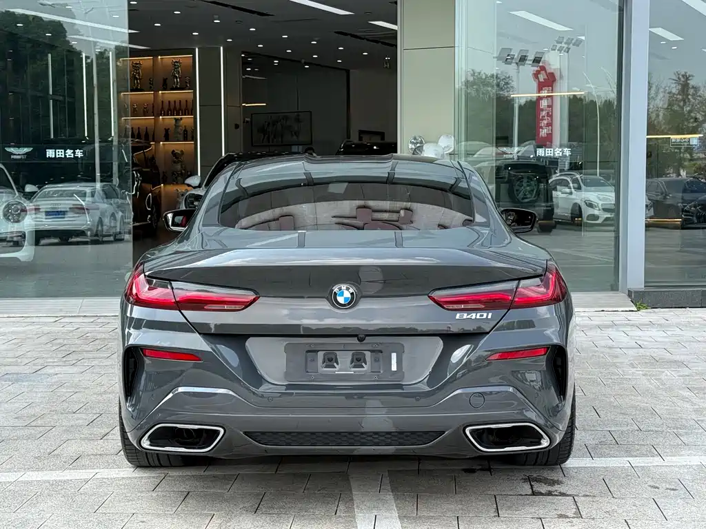 BMW 8 Series — миниатюра 15