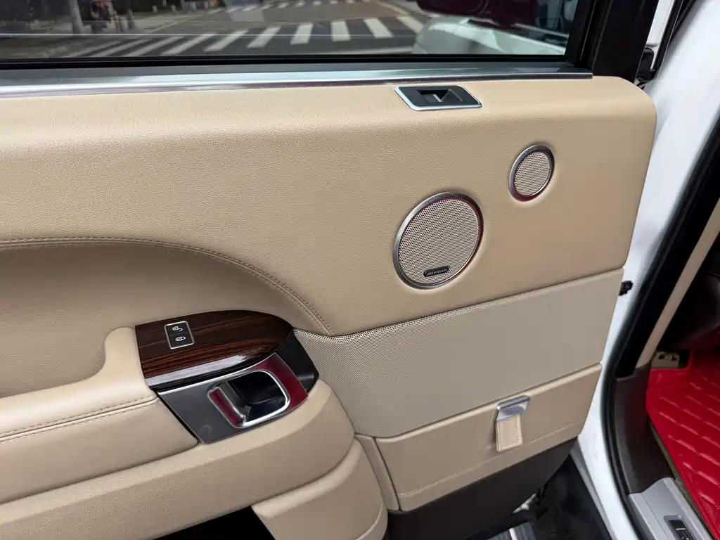 Land Rover Range Rover — миниатюра 13