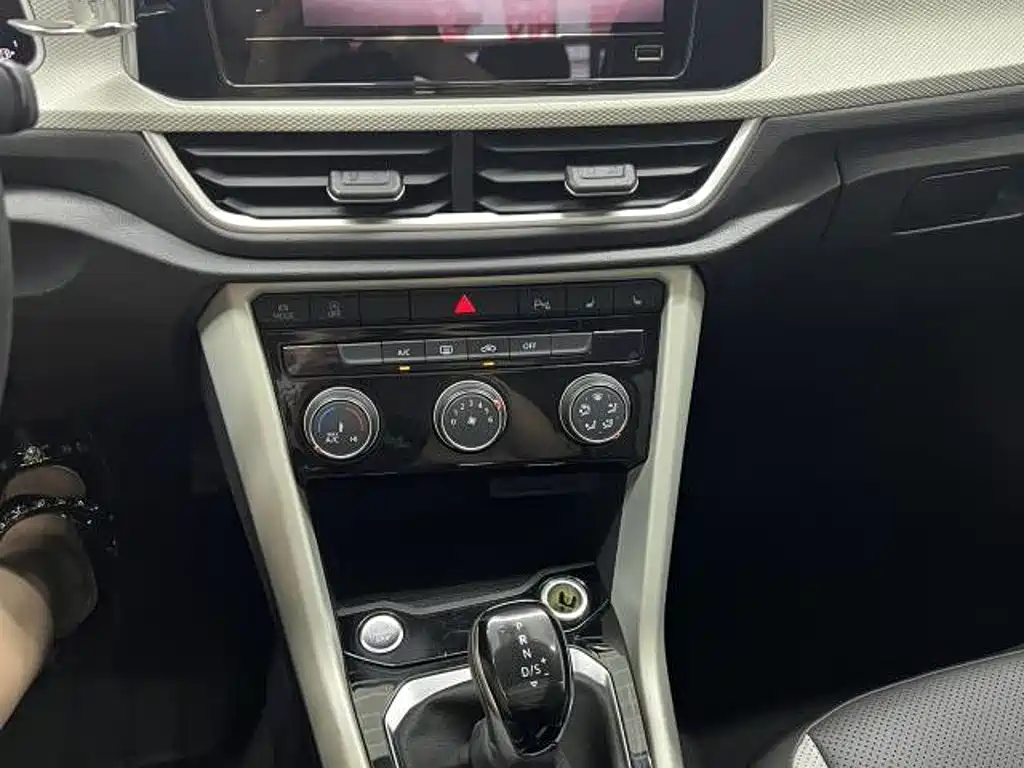Volkswagen T-Roc — миниатюра 15
