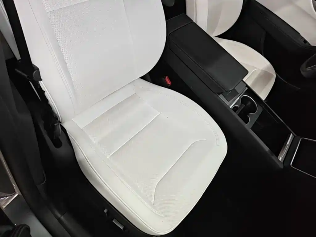 Tesla Model Y — миниатюра 25
