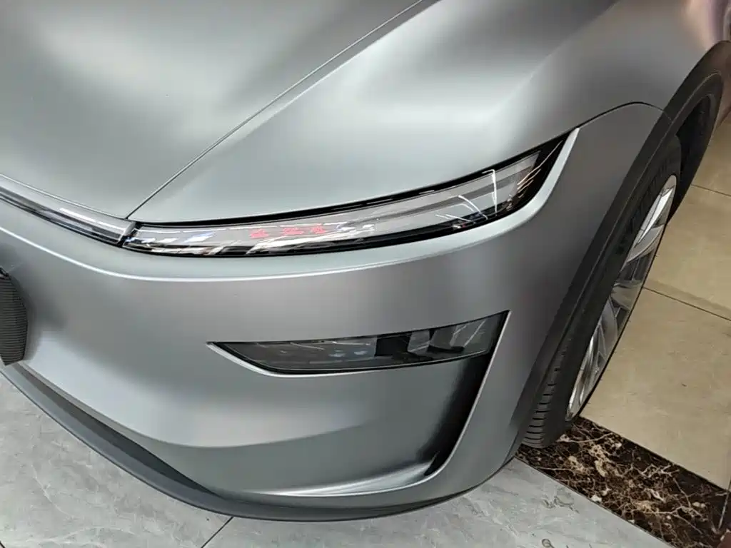 Tesla Model Y — миниатюра 24