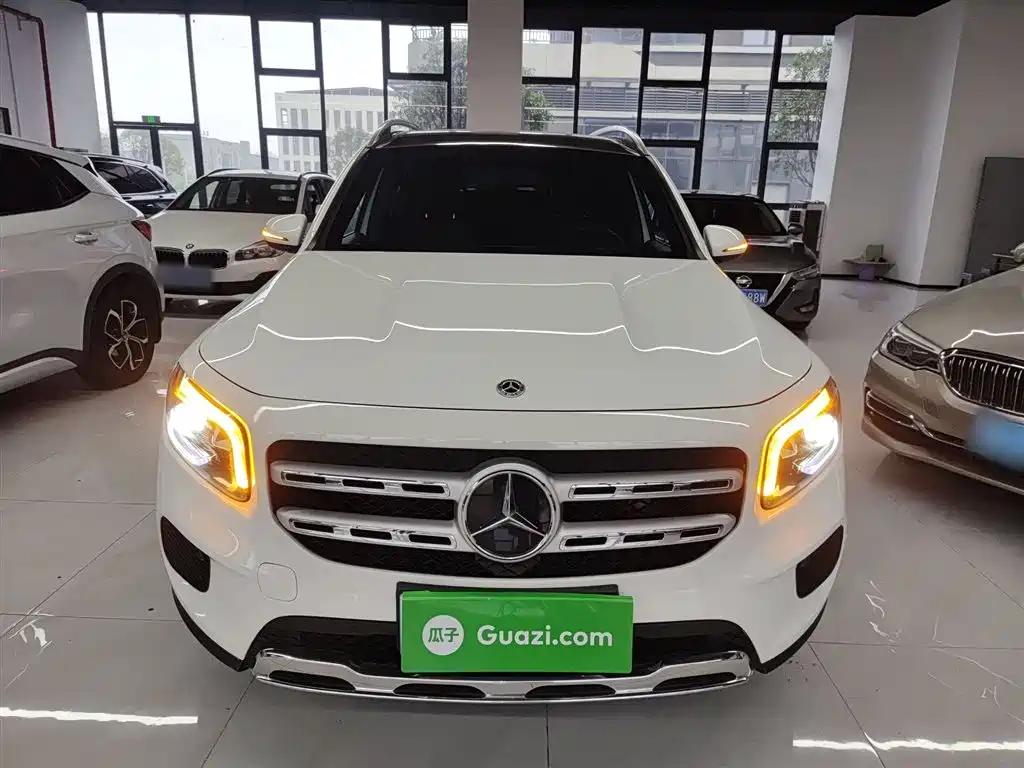 MERCEDES-BENZ GLB