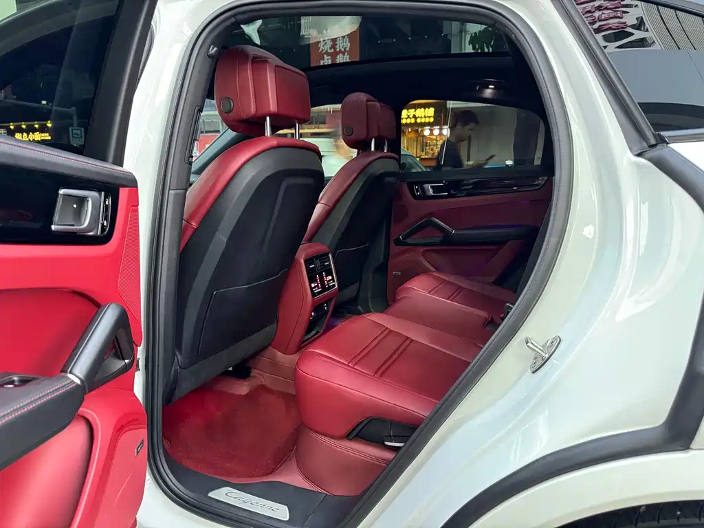Porsche Cayenne — миниатюра 6