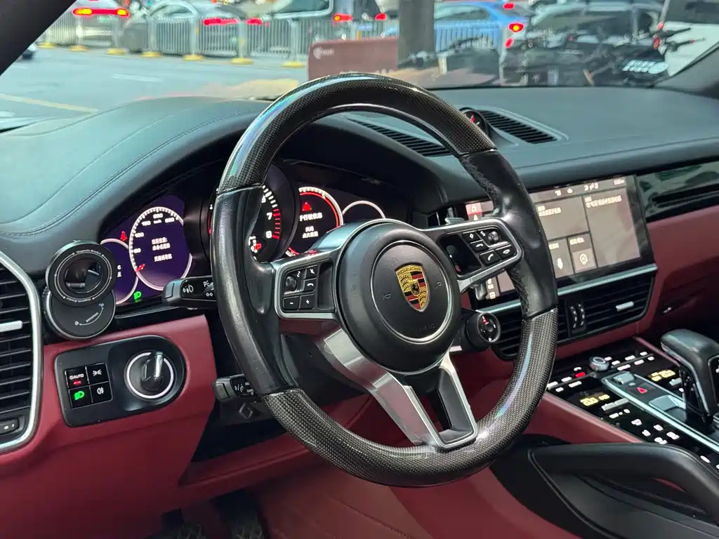 Porsche Cayenne — миниатюра 10