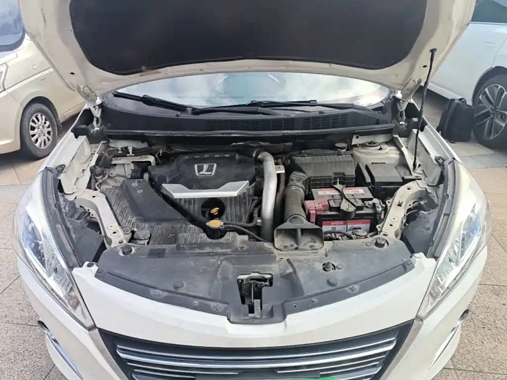 Luxgen U6 — миниатюра 20