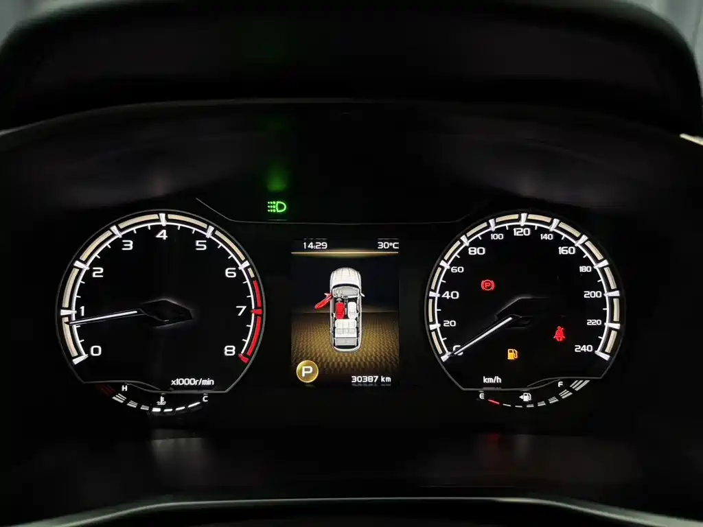 Geely Binyue — миниатюра 13
