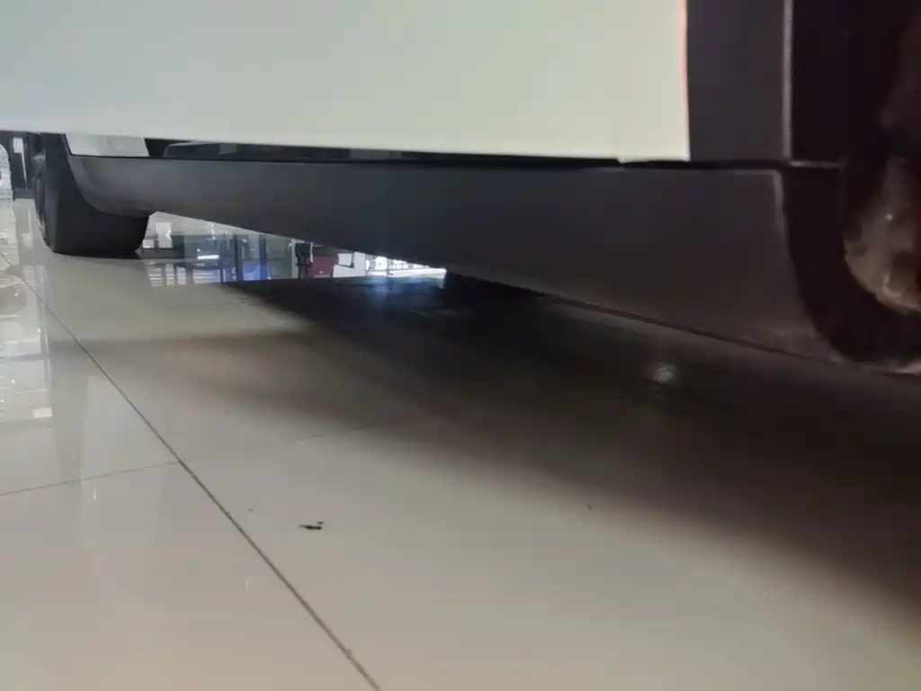 Tesla Model Y — миниатюра 21
