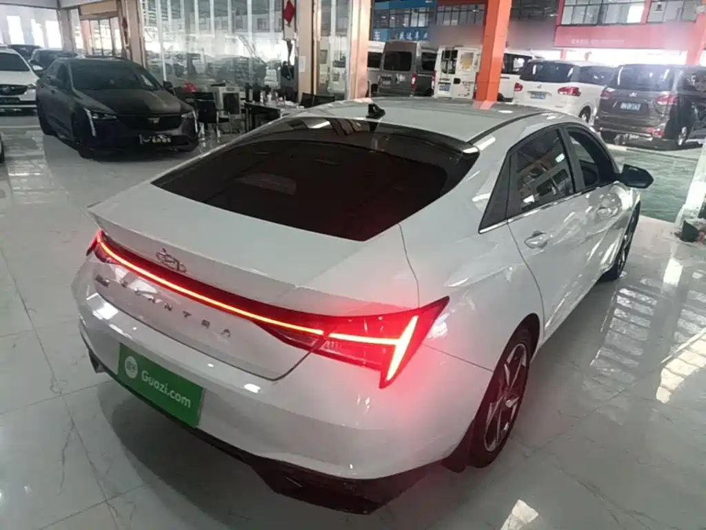 Hyundai Elantra — миниатюра 7