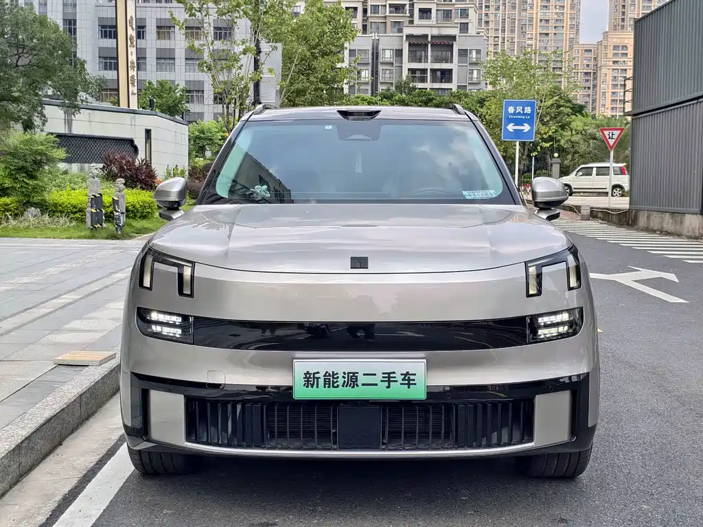 Lynk & Co 900 — миниатюра 2