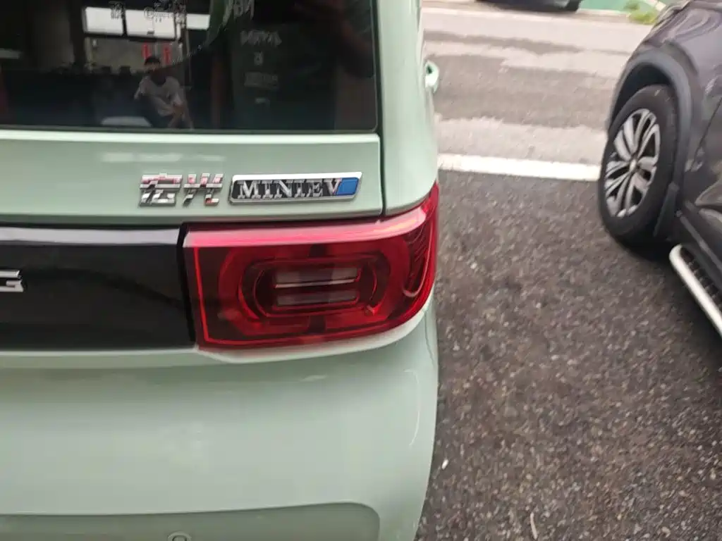 Wuling MINIEV — миниатюра 8