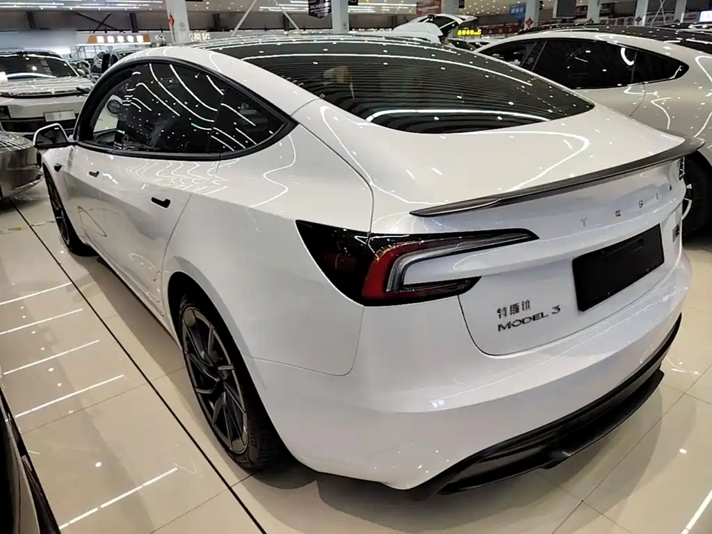 Tesla Model 3 — миниатюра 5