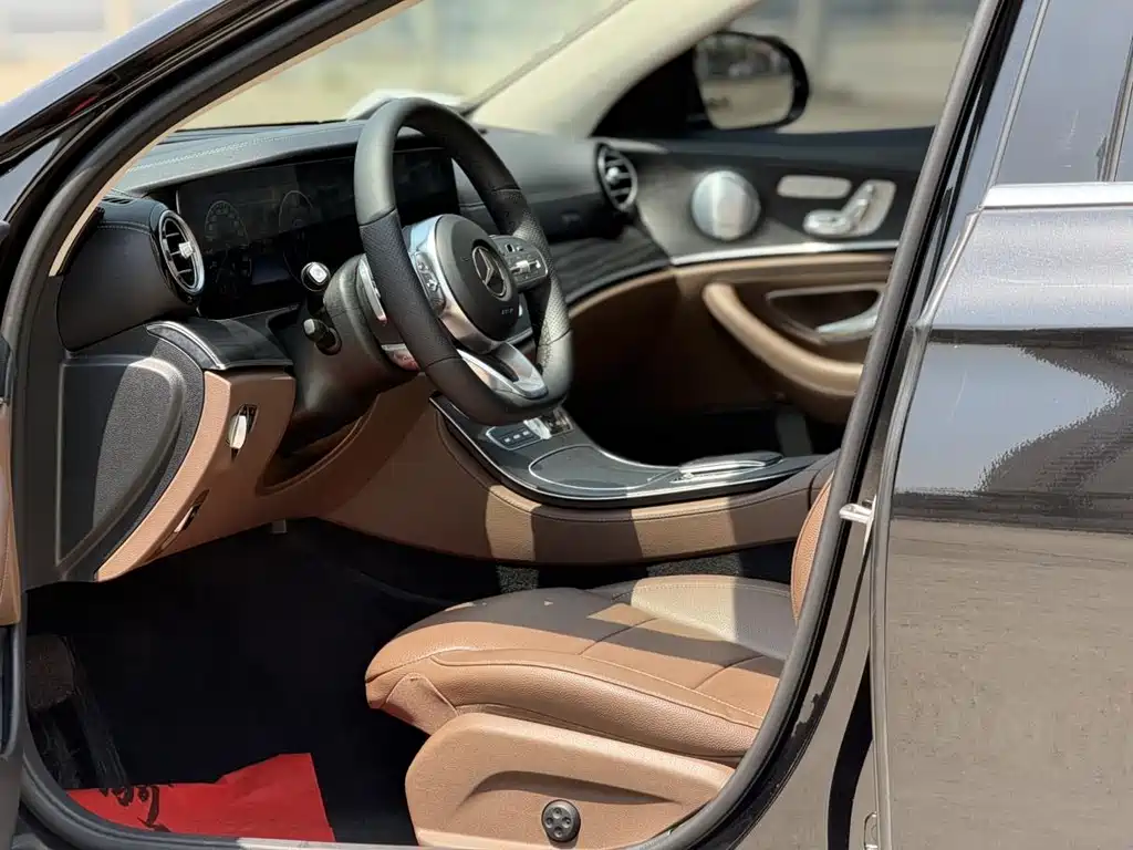 Mercedes-Benz E-Class — миниатюра 9