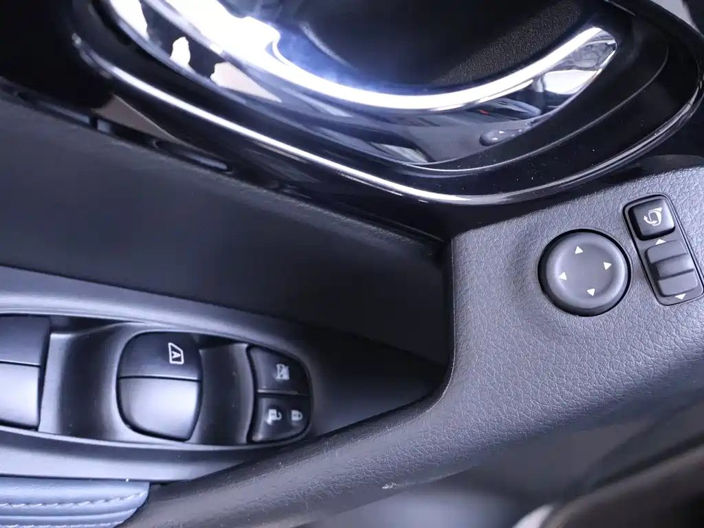 Nissan X-Trail — миниатюра 17