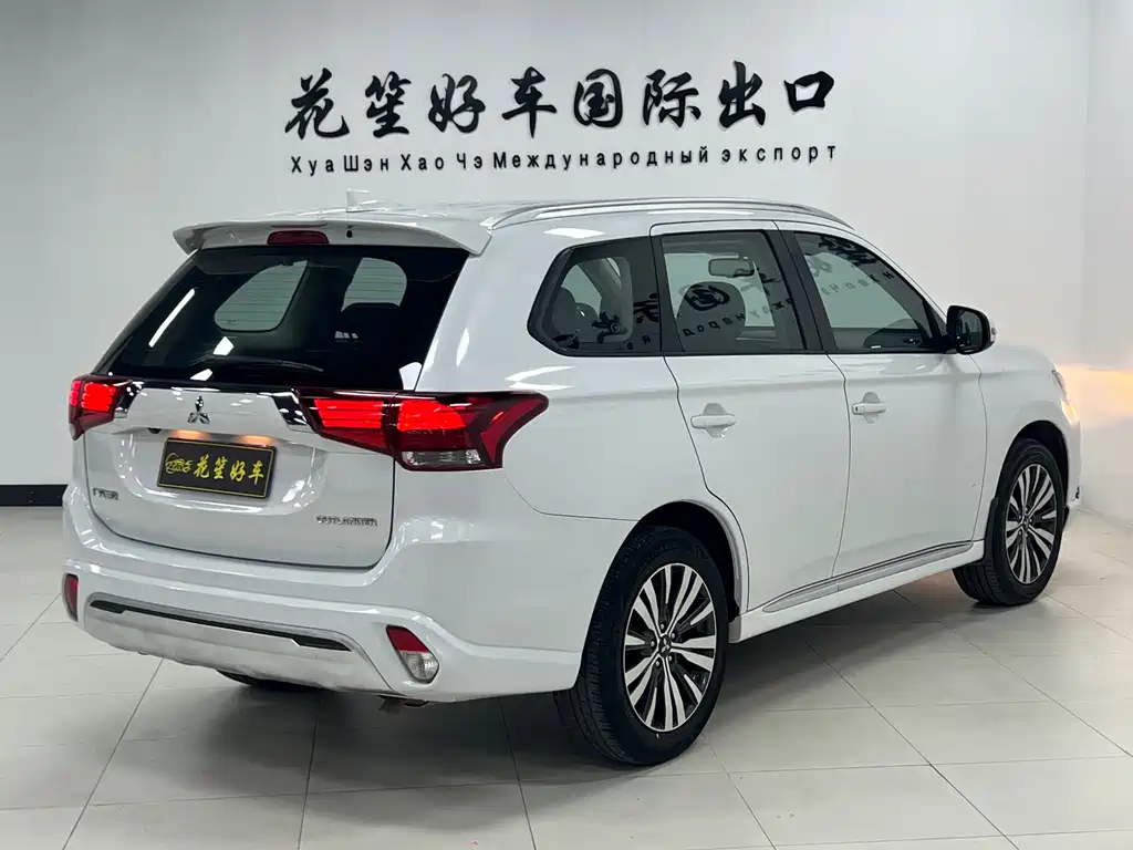 MITSUBISHI OUTLANDER