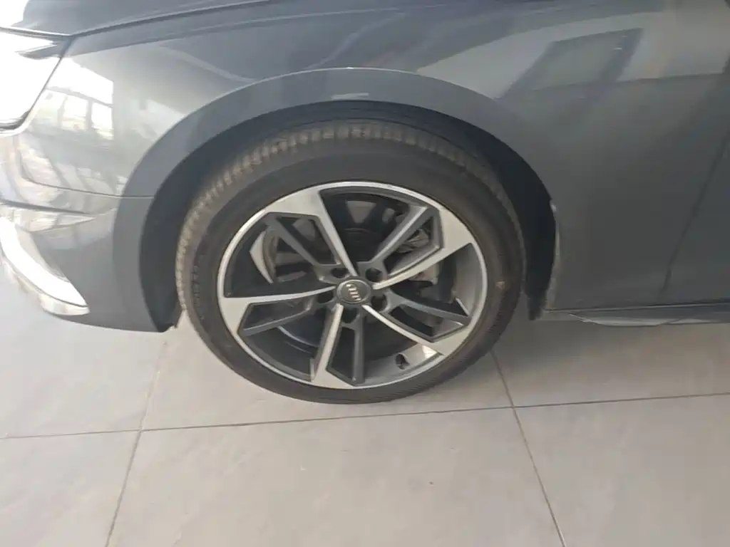 Audi A4L — миниатюра 23