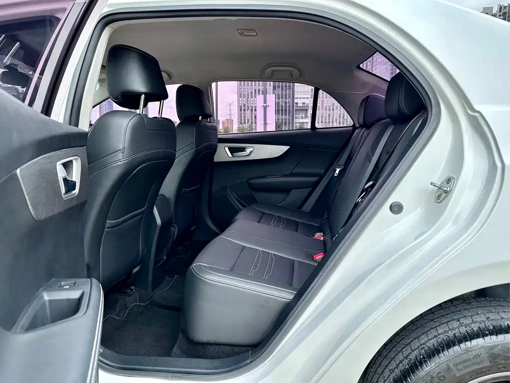 BYD Qin — миниатюра 11