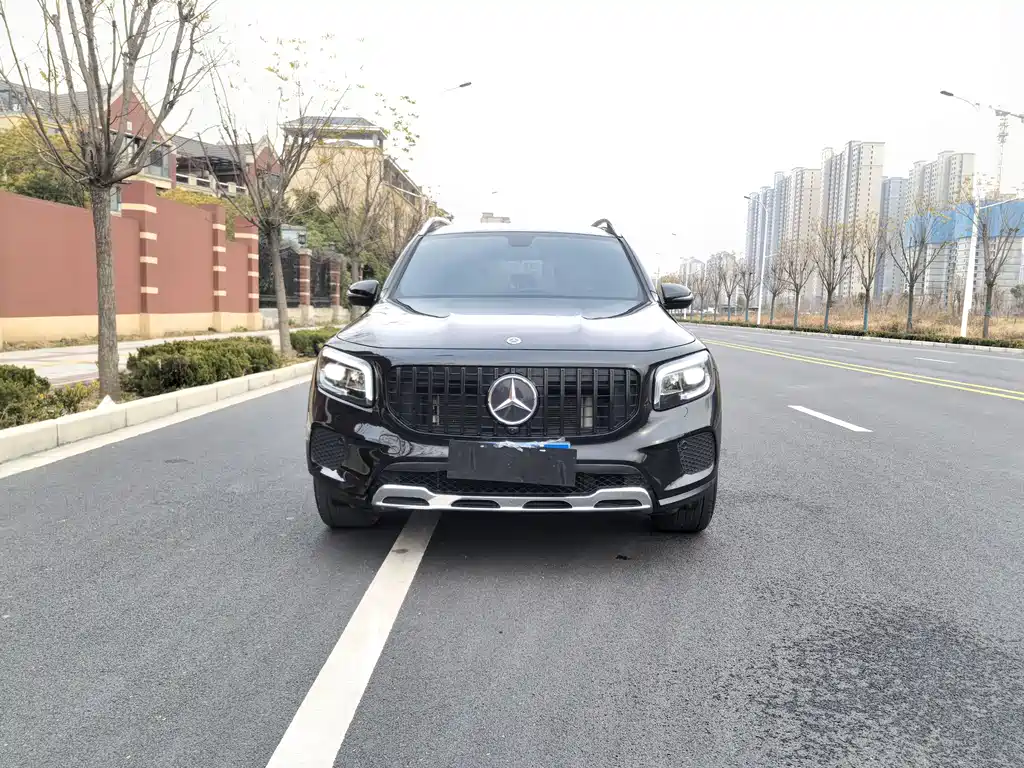 MERCEDES-BENZ GLB