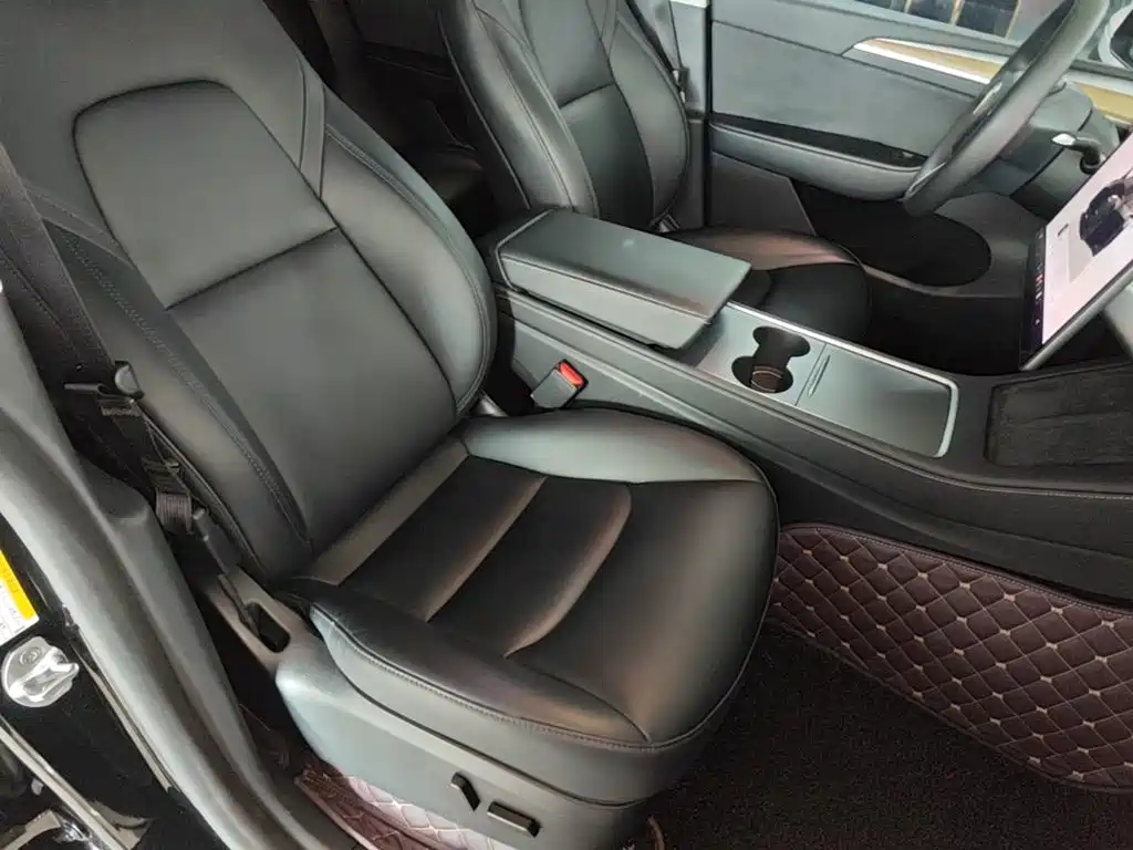 Tesla Model Y — миниатюра 25