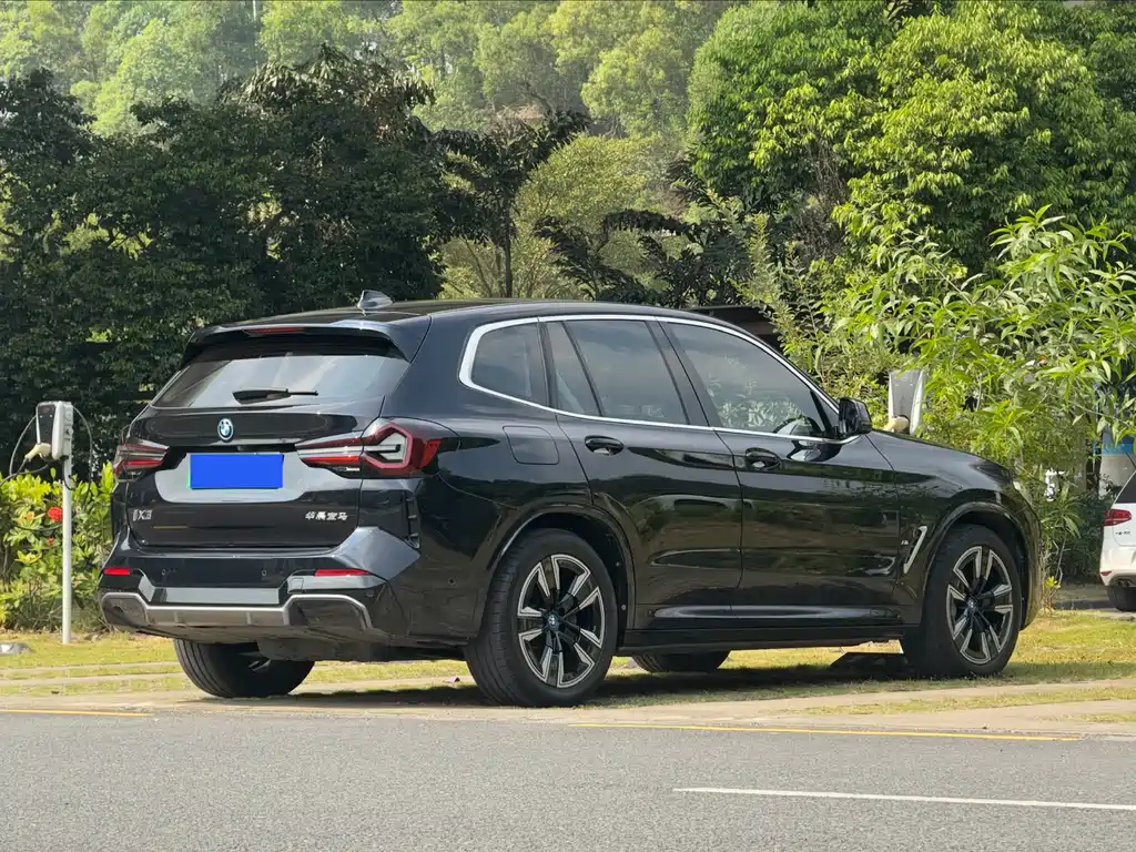 BMW iX3 — миниатюра 15