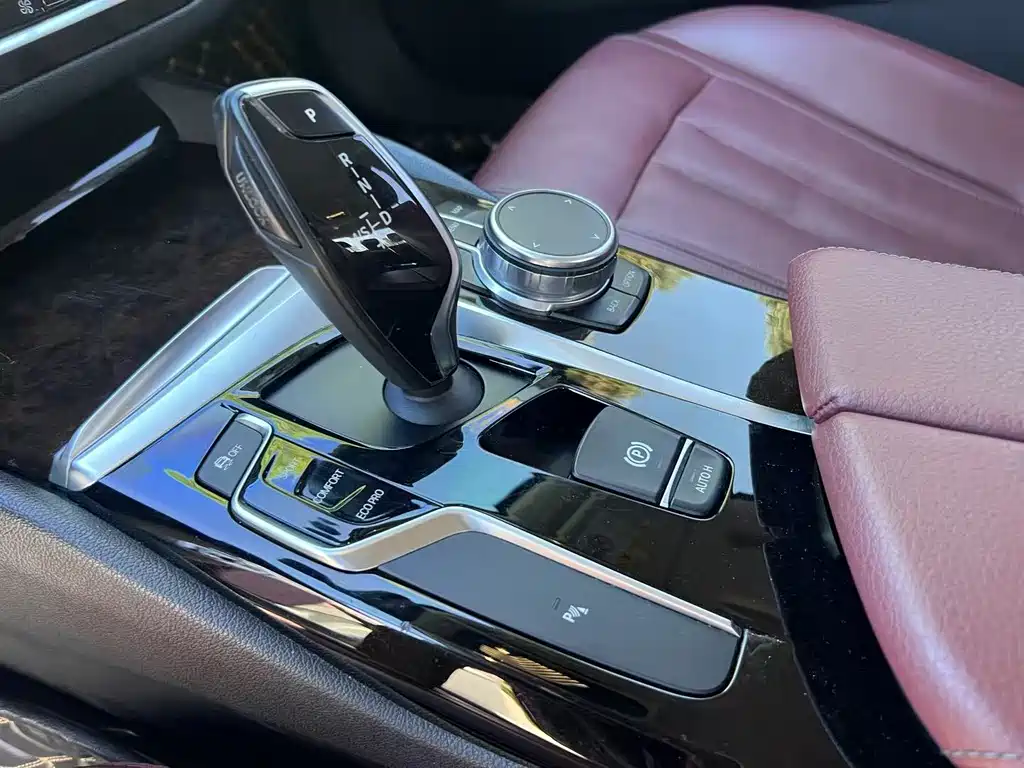 BMW 5 Series — миниатюра 11