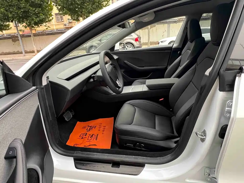 Tesla Model 3 — миниатюра 4