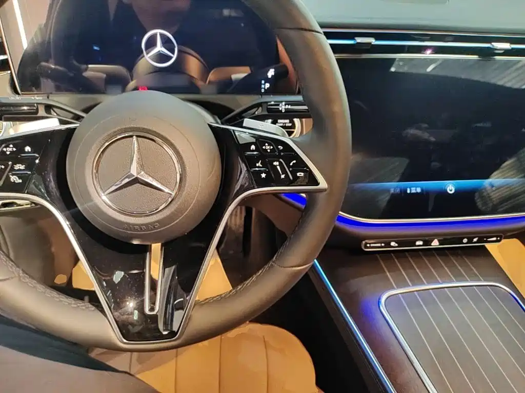 Mercedes-Benz E-Class — миниатюра 10