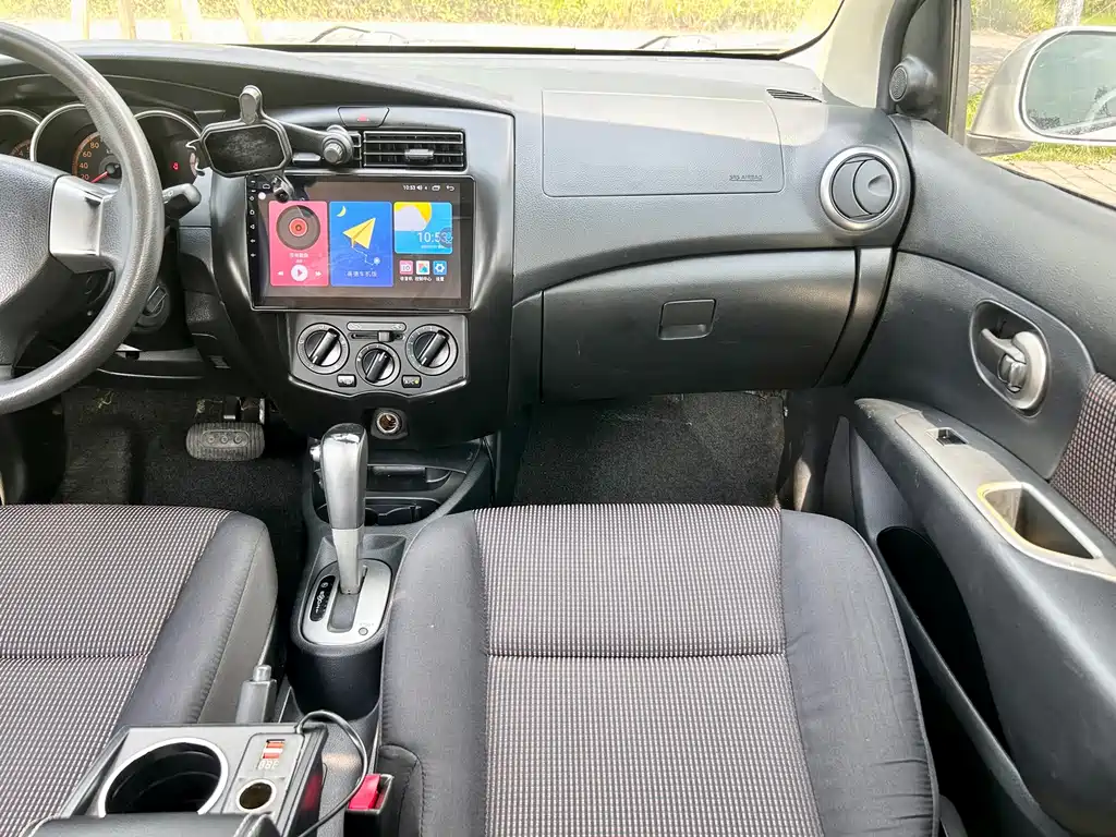 Nissan Livina — миниатюра 18