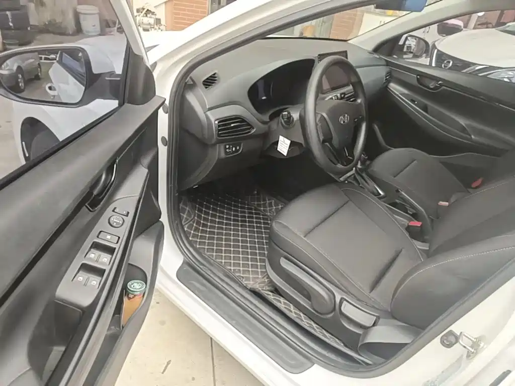 Hyundai Elantra — миниатюра 16