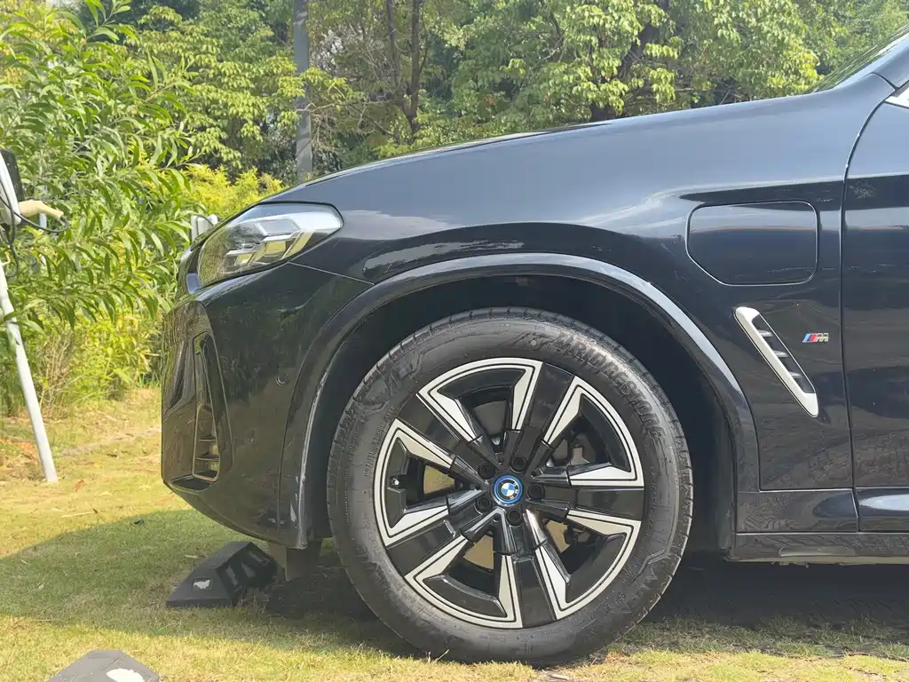 BMW iX3 — миниатюра 14