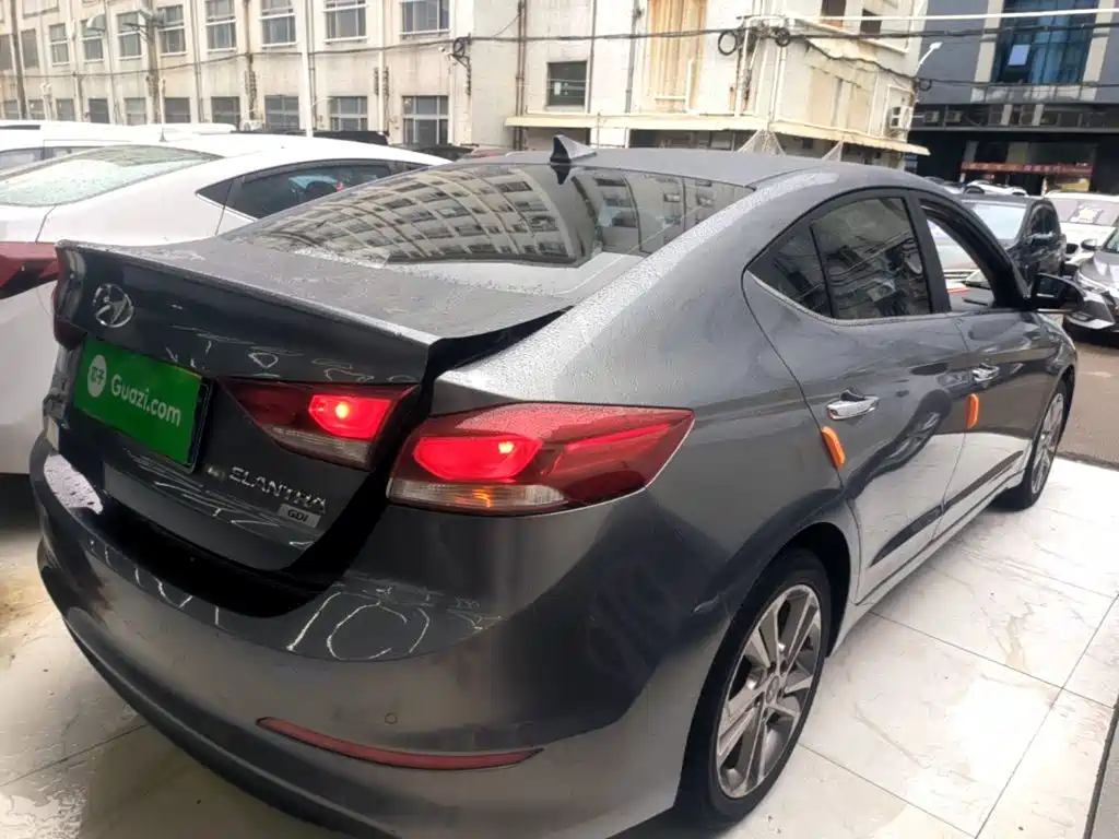Hyundai Elantra — миниатюра 7