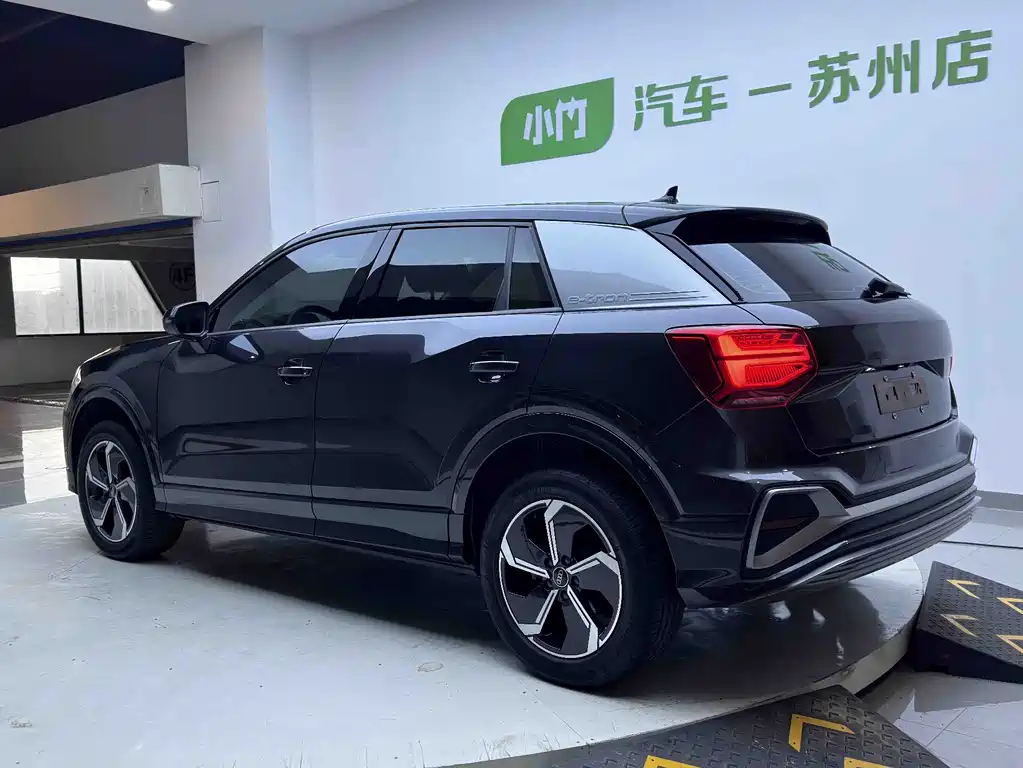 Audi Q2L e-tron — миниатюра 6
