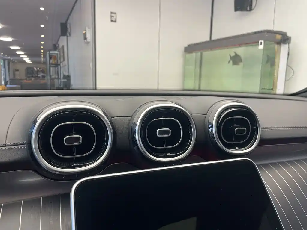 Mercedes-Benz C-Class — миниатюра 12