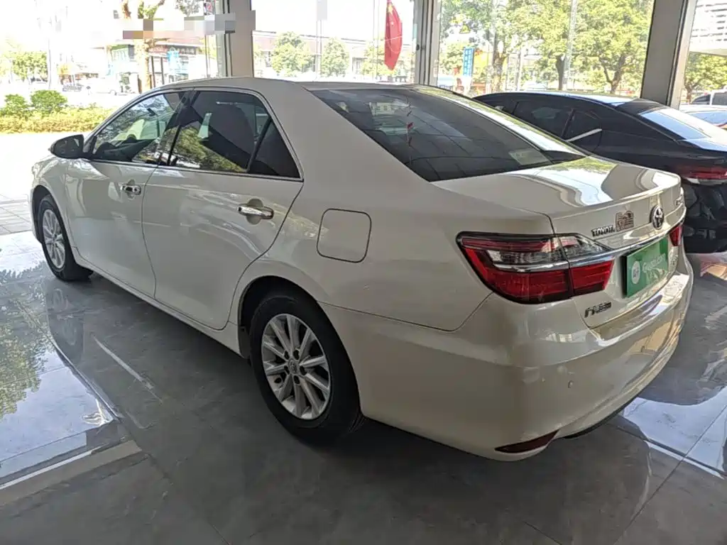 Toyota Camry — миниатюра 5