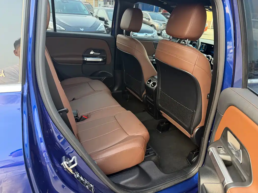 Mercedes-Benz GLB — миниатюра 8