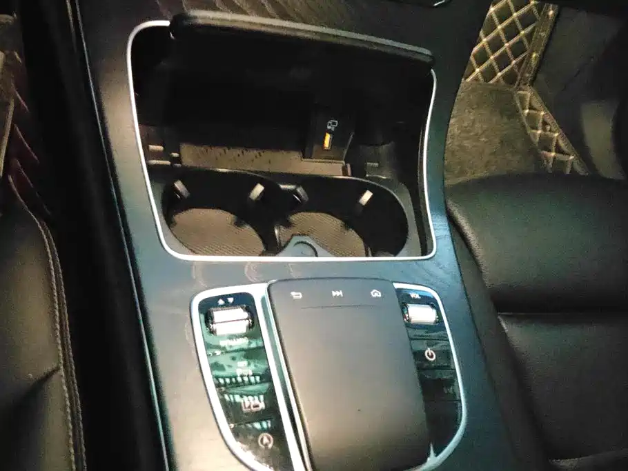 Mercedes-Benz C-Class — миниатюра 16