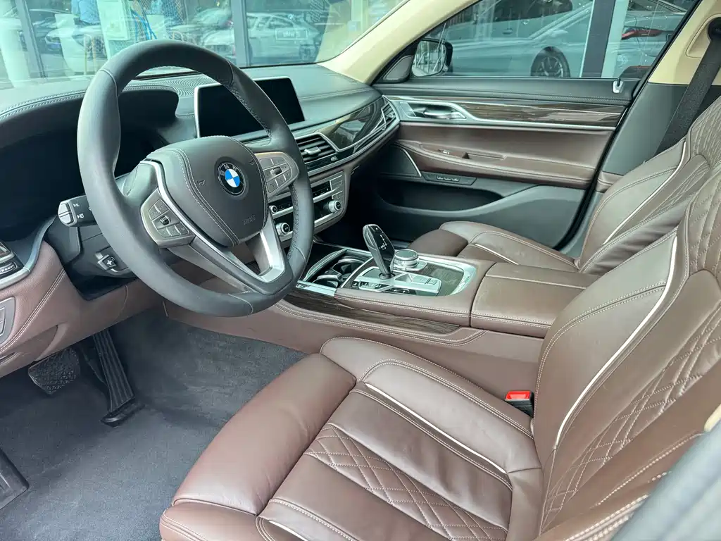 BMW 7 Series — миниатюра 17